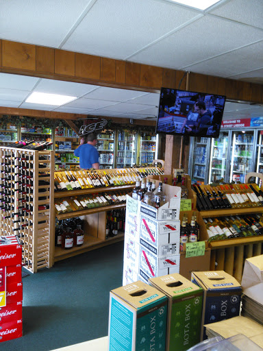 Liquor Store «Sixth Street Liquor Store», reviews and photos, 520 SW 6th Ave, Topeka, KS 66603, USA