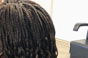 Selina Professional African Hair Braiding & Weaving image