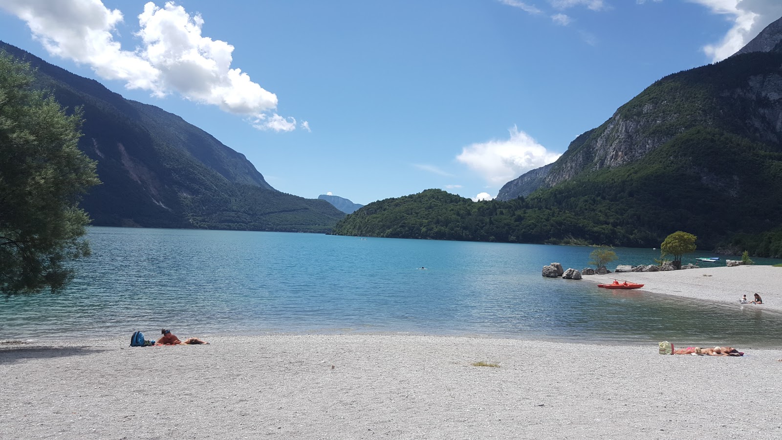 Piscine di Molveno Beach'in fotoğrafı ve yerleşim