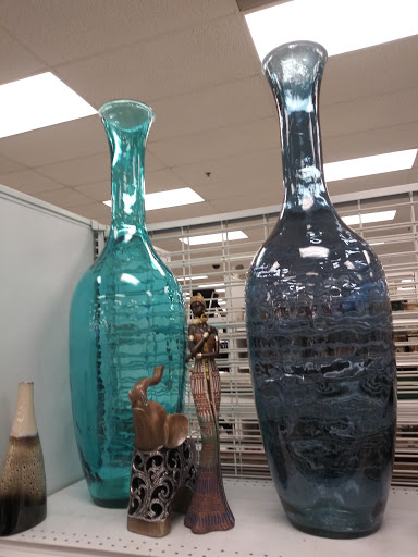 Clothing Store «Ross Dress for Less», reviews and photos, 3255 SW Cedar Hills Blvd, Beaverton, OR 97005, USA