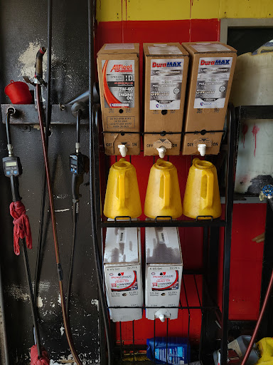 Oil Change Service «Indy Lube Oil Change Center», reviews and photos, 803 E Main St, Danville, IN 46122, USA