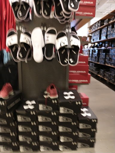 Clothing Store «Under Armour Factory House», reviews and photos, 35 S Willowdale Dr #207, Lancaster, PA 17602, USA