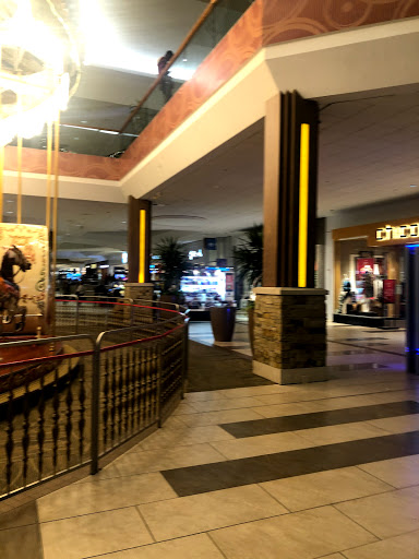 Shopping Mall «Oak Park Mall», reviews and photos, 11149 W 95th St, Overland Park, KS 66214, USA