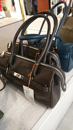 Stores to buy women's zippered tote bags Copenhagen