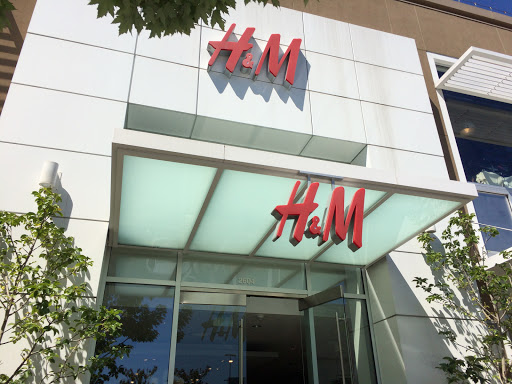 Clothing Store «H&M», reviews and photos, 2604 NE University Village St, Seattle, WA 98105, USA