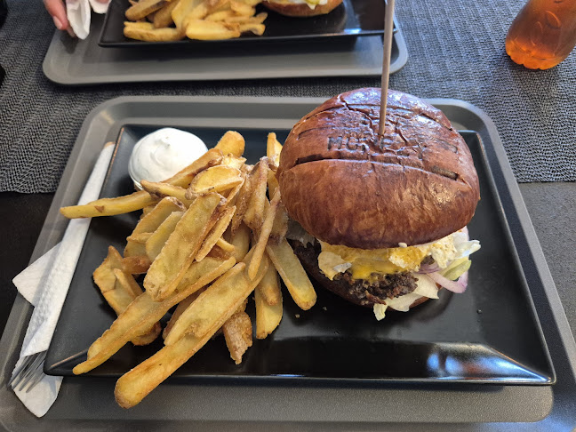 Kecskemét, Műkerti stny. 8, 6000