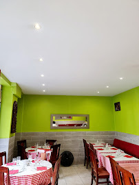 Atmosphère du Restaurant indien Avi Ravi à Suresnes - n°2