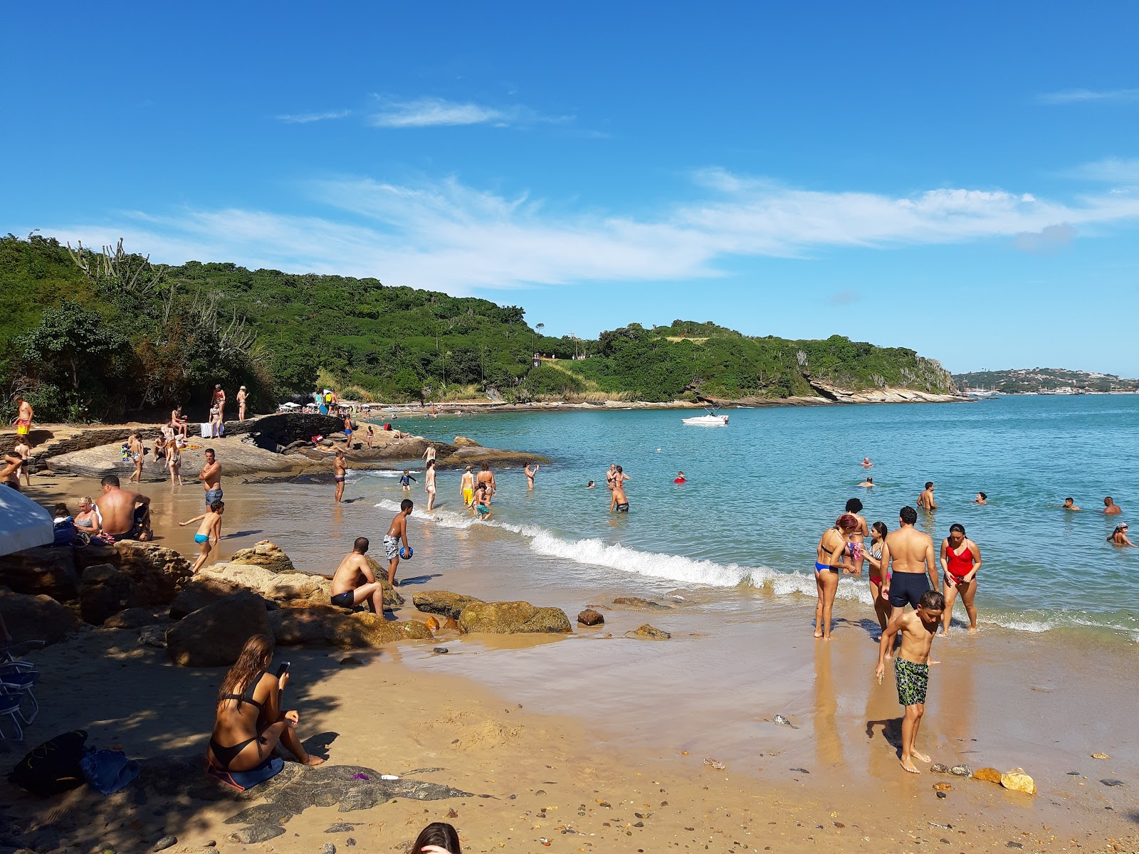 Fotografija Plaža Azedinha in naselje