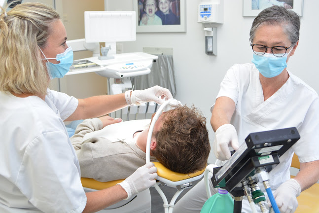 Zahnarztpraxis Hofmann-Üge - Zahnarzt