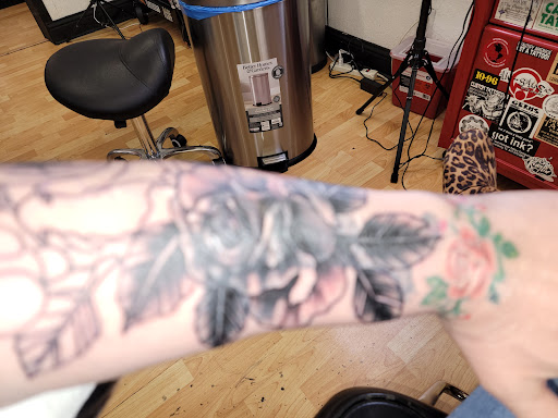 Tattoo Shop «Sacramento Tattoo and Piercing», reviews and photos, 2722 X St, Sacramento, CA 95818, USA