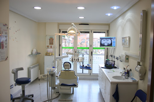 Centro Dental Elorza. Dres. Mª José Álvarez y Pablo G. Álvarez en Oviedo