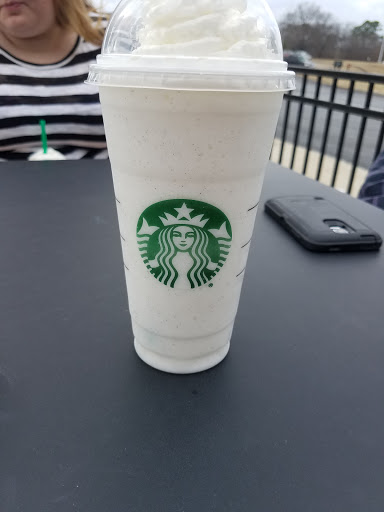 Coffee Shop «Starbucks», reviews and photos, 2034 N Highland Ave, Jackson, TN 38305, USA