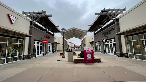 Clothing Store «GUESS Factory», reviews and photos, 1650 Premium Outlet Blvd #575, Aurora, IL 60502, USA