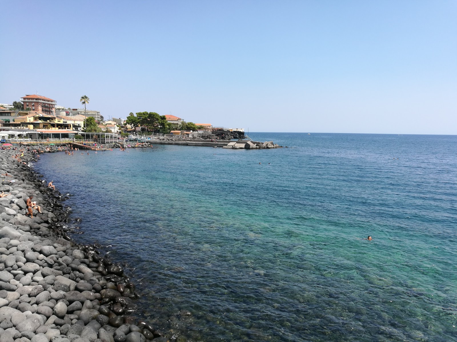 Foto av Ognina-Picanello beach med stenar yta