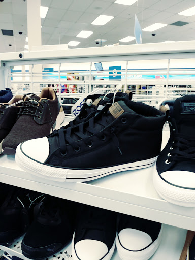 Shopping Mall «Powell Street Plaza Shopping Center», reviews and photos, 5795 Christie Ave, Emeryville, CA 94608, USA