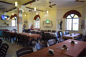 FOOD PALACE Multicusine Family Restaurant & Bar image