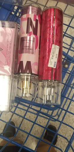 Shopping Mall «Penn Mar Shopping Center», reviews and photos, 2950 Donnell Dr, Forestville, MD 20747, USA