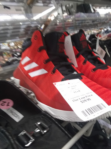 Clothing Store «Burlington Coat Factory», reviews and photos, 4849 Golf Rd, Skokie, IL 60077, USA