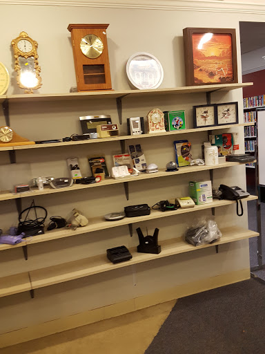 Thrift Store «Re-Uzit Shop of New Holland», reviews and photos, 707 W Main St, New Holland, PA 17557, USA