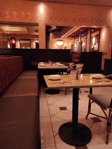 Restaurant «The Cheesecake Factory», reviews and photos, 2402 East Camelback, Phoenix, AZ 85016, USA