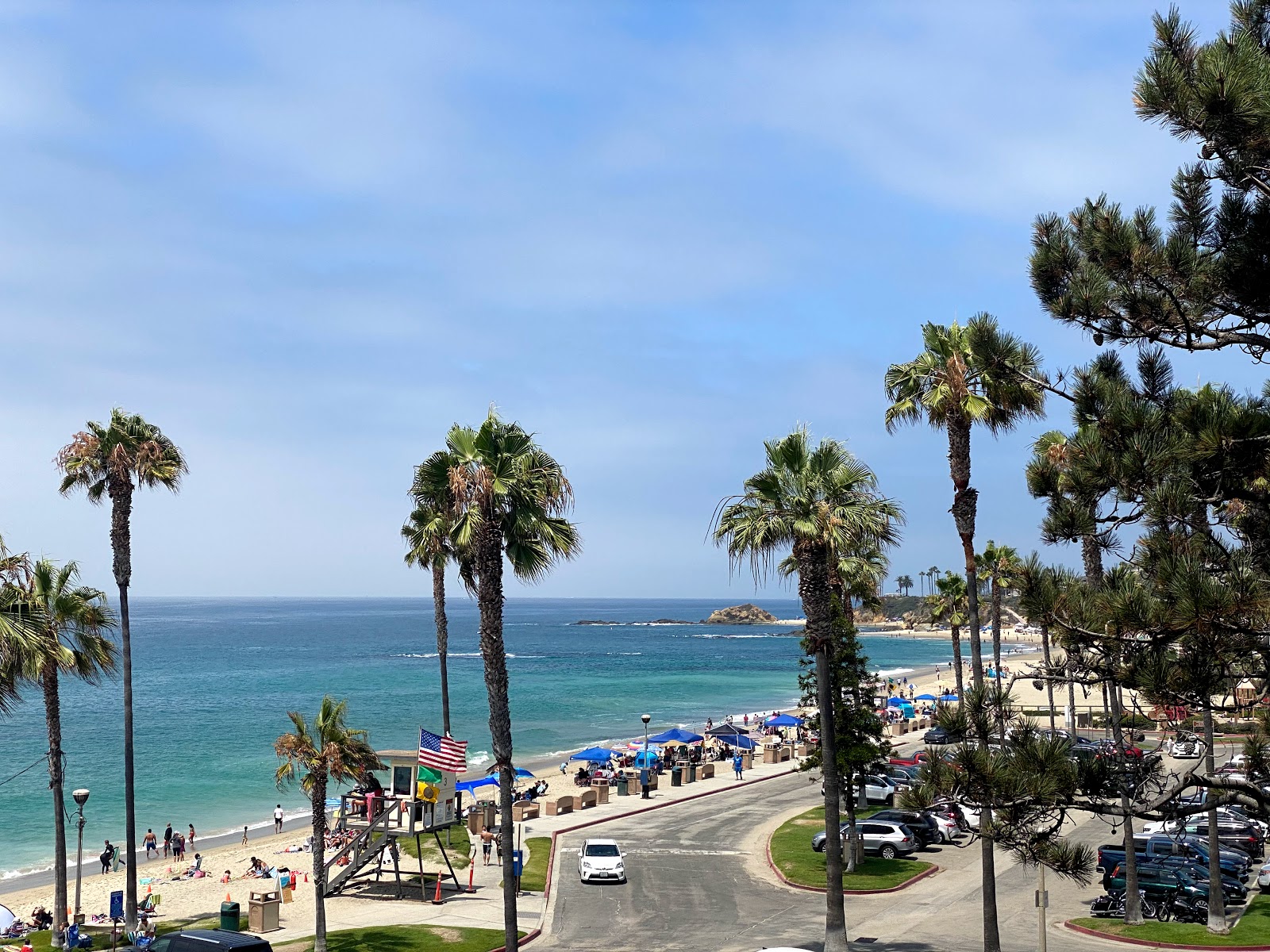 Photo of Aliso beach surrounded by mountains