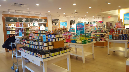 Beauty Supply Store «Bath & Body Works», reviews and photos, 134 Woodstock Square Ave, Woodstock, GA 30189, USA