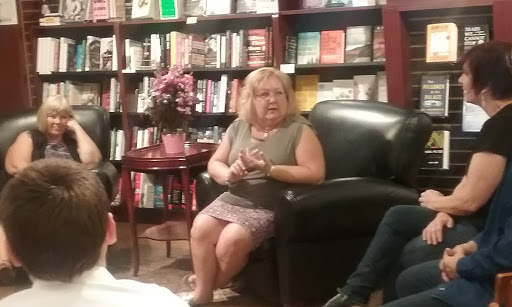 Book Store «Read Between the Lynes», reviews and photos, 111 E Van Buren St, Woodstock, IL 60098, USA