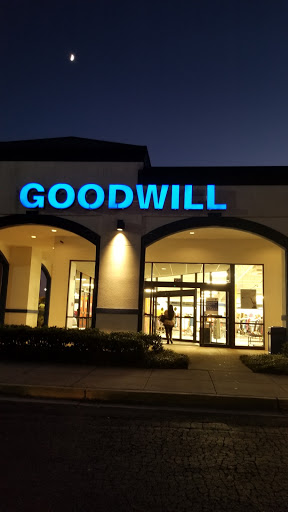 Thrift Store «Goodwill of North Georgia: Snellville Store and Donation Center», reviews and photos, 2340 Ronald Reagan Pkwy, Snellville, GA 30078, USA
