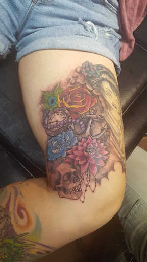 Tattoo Shop «Fess Graphics & Sons/ Pink Ink Tattoo Shop», reviews and photos, 4897 S Archer Ave, Chicago, IL 60632, USA