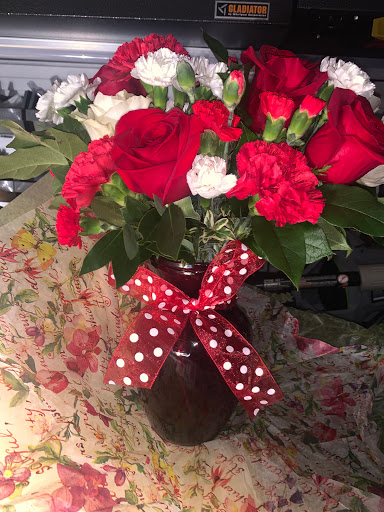 Florist «Liz Lee Flowers | Wedding Flowers, Flowers and Gifts», reviews and photos, 1306 S Milwaukee Ave, Vernon Hills, IL 60061, USA