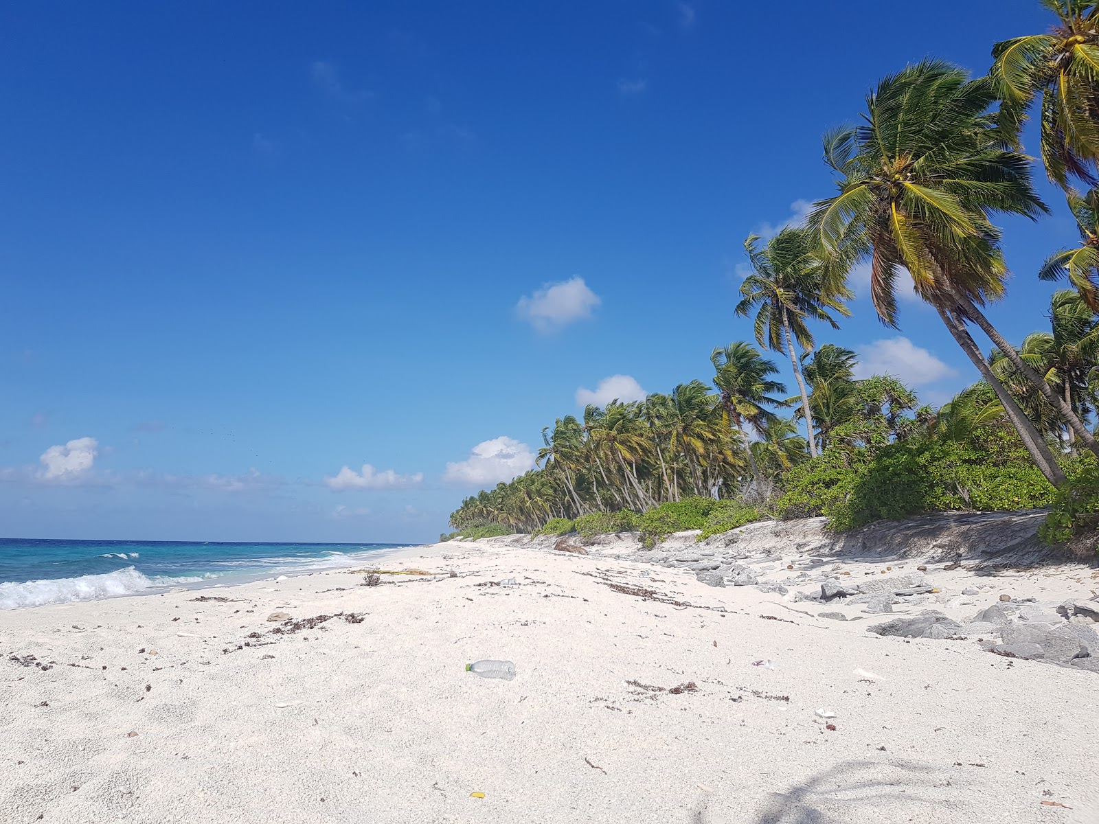 Foto von Geiymiskih Fannu Beach mit weißer sand Oberfläche