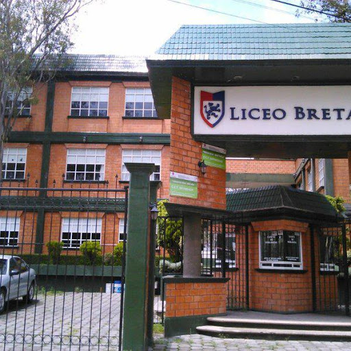 LICEO BRETAÑA Pour l'enseignement, la culture et la science.