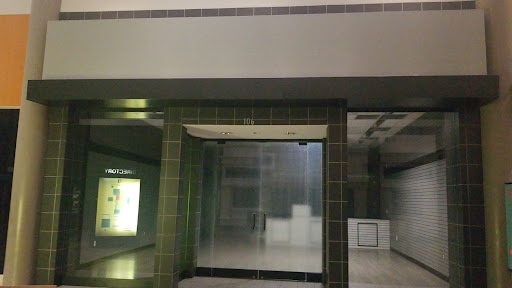 GameStop, 5800 Northgate Dr s, San Rafael, CA 94903, USA, 