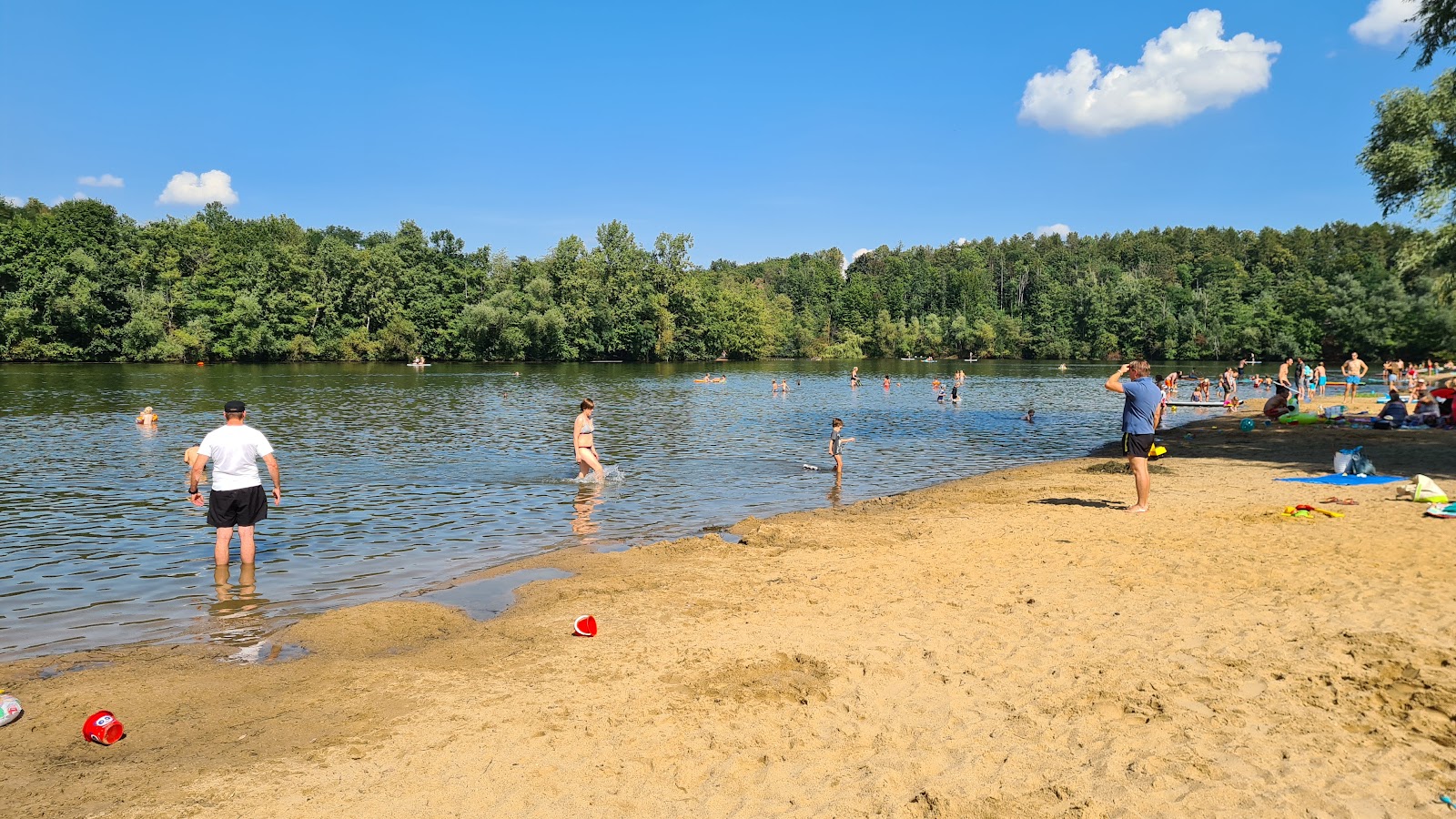 Foto von Heider Bergsee Strand mit beiger sand Oberfläche