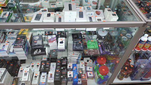 Grocery Store «World Famous State Line Market», reviews and photos, 24 Bridge St, Pelham, NH 03076, USA