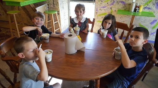 Ice Cream Shop «Quakes Ice Creamery», reviews and photos, 1922 Bienville Blvd, Ocean Springs, MS 39564, USA