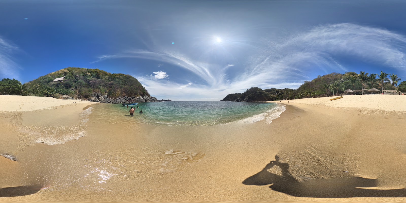 Foto de Playa La Boquilla rodeado de montañas