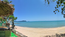 Tawanron Beach'in fotoğrafı uçurumlarla desteklenmiş