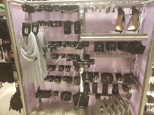 Clothing Store «Discovery Clothing Company», reviews and photos, 660 Centerview Blvd, Kissimmee, FL 34741, USA