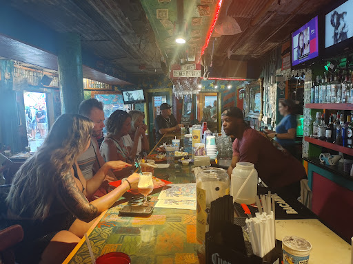 Restaurant «Fudpuckers Beachside Bar & Grill», reviews and photos, 20001 Emerald Coast Pkwy, Destin, FL 32541, USA