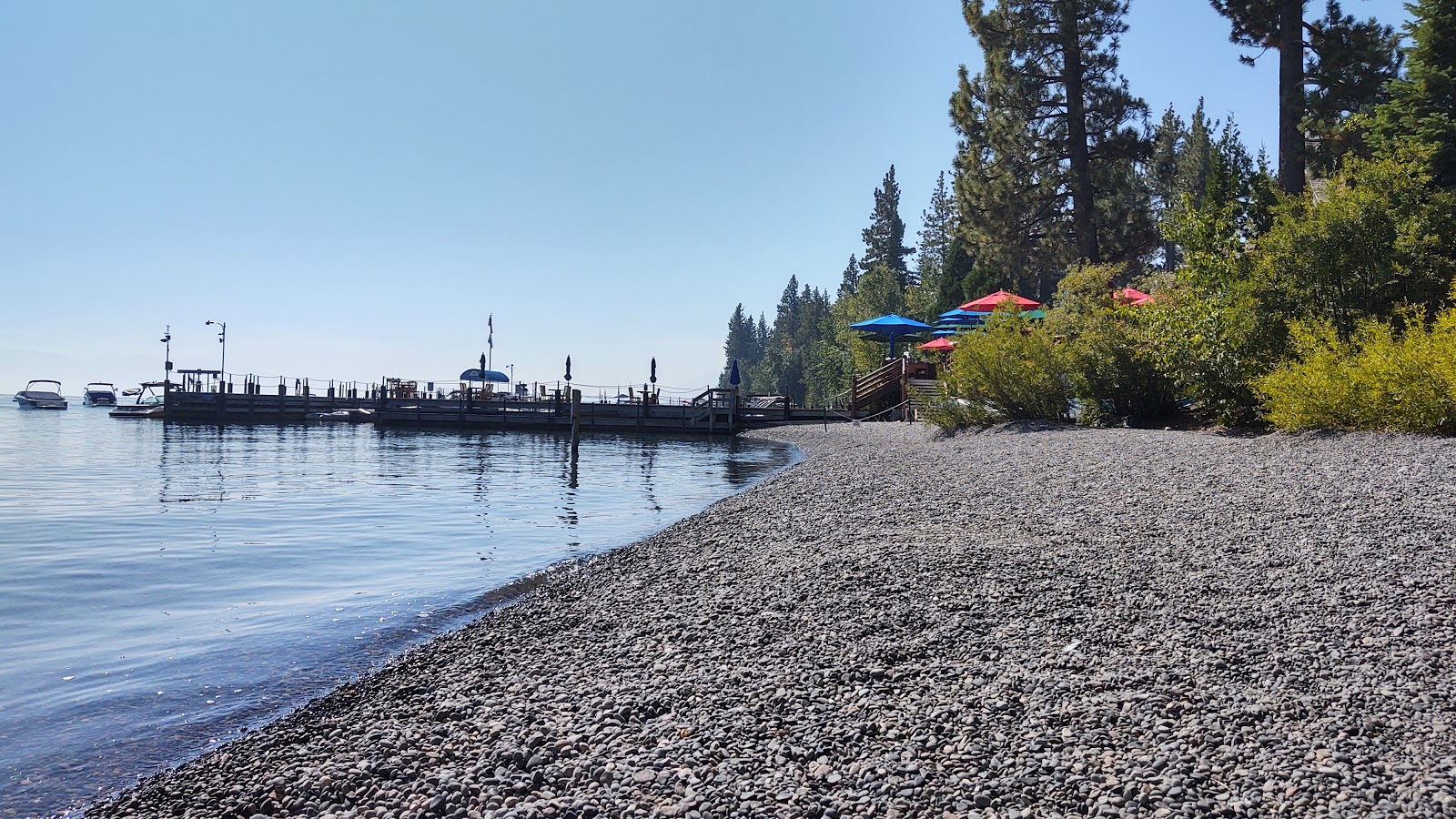 William Kent Beach'in fotoğrafı geniş bir kıyı şeridi ile birlikte