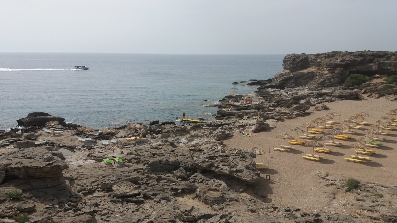 Fotografie cu Kokkini Beach Kallithea zonă de stațiune de pe plajă