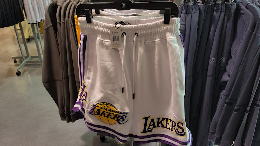 Shoe Store «Champs Sports», reviews and photos, 6600 Topanga Canyon Blvd, Canoga Park, CA 91303, USA