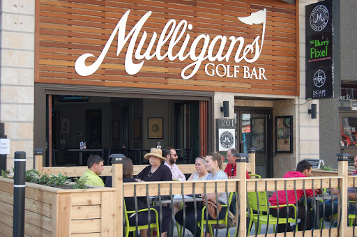 Mulligans Golf Bar