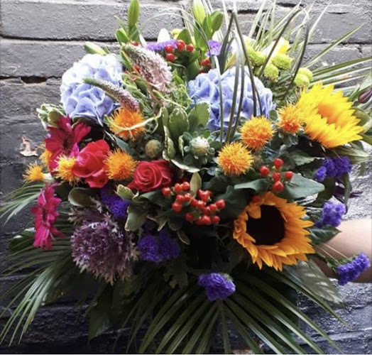 Comments and reviews of Dillys Bespoke Florist