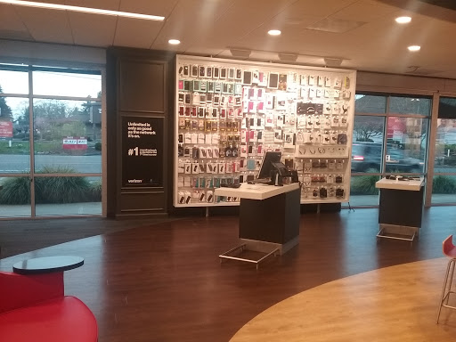 Cell Phone Store «Verizon», reviews and photos, 5700 100th St SW Ste 310, Lakewood, WA 98499, USA