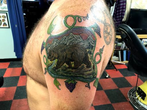 Tattoo Shop «Hall of Tattoos», reviews and photos, 328 E Main St, Norman, OK 73069, USA