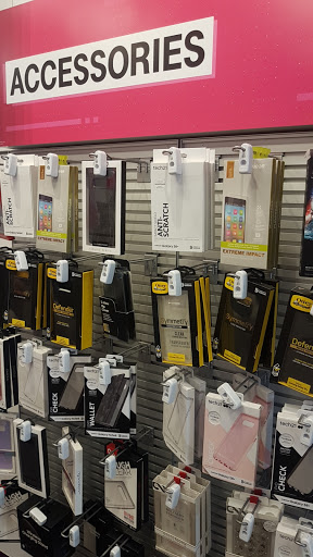 Cell Phone Store «T-Mobile», reviews and photos, 417 E Sheridan St, Dania Beach, FL 33004, USA