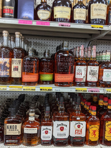 Liquor Store «Tiverton Liquor Store», reviews and photos, 65 Main Rd, Tiverton, RI 02878, USA