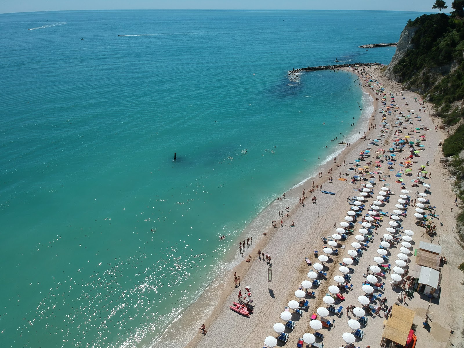 Fotografie cu Plaja San Michele cu nivelul de curățenie înalt